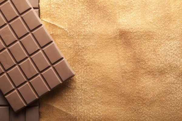 Barras de chocolate y hoja de papel hecha a mano en blanco —  Fotos de Stock