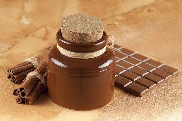 Doces caseiros - chocolate, cacau e canela em papel b — Fotografia de Stock