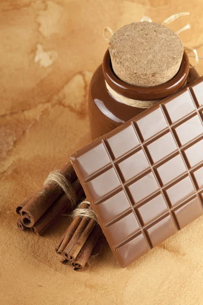 Doces caseiros - chocolate, cacau e canela em papel b — Fotografia de Stock