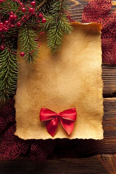 Vánoční pozadí - list papíru a dekorace — Stock fotografie