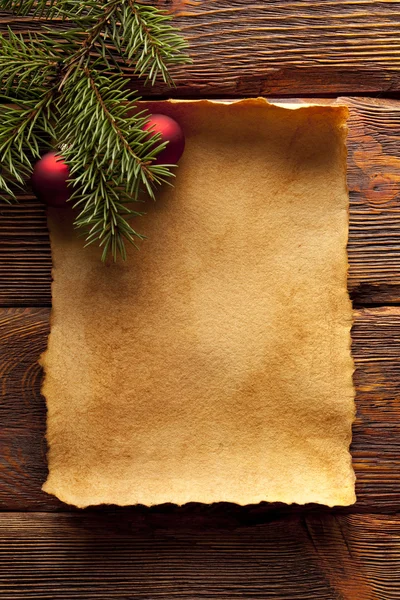 Sfondo di Natale - foglio di carta bianco e ramo dell'albero di Natale — Foto Stock