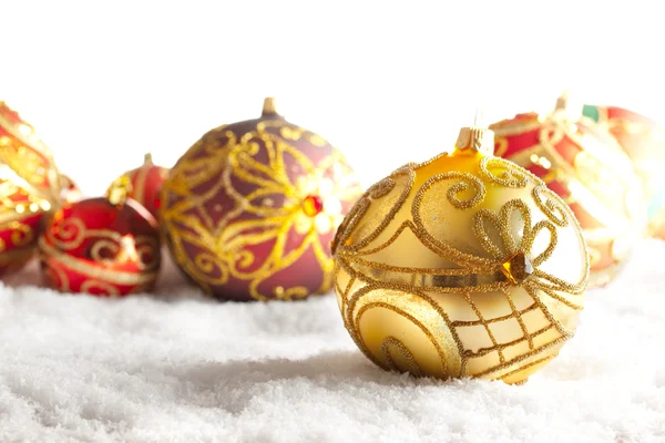 Palline di Natale ornate su sfondo bianco — Foto Stock