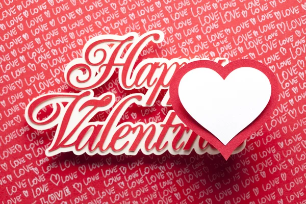 Feliz San Valentín - inscripción y corazón cortado de papel en abst — Foto de Stock
