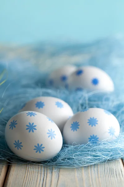 Påskägg i boet — Stockfoto