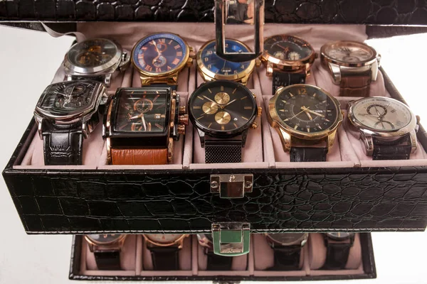 Черный Кожаный Ящик Коллекцией Мужских Наручных Часов — стоковое фото