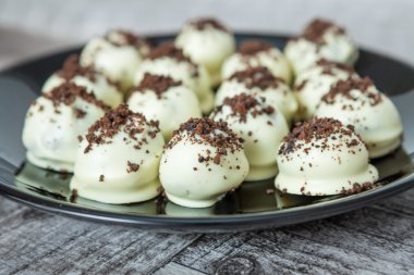 Beyaz çikolata Truffles - ev yapımı şeker