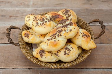  Keten tohumu ile snack gibi ev yapımı küçük ekmek