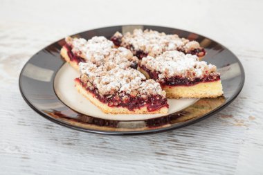 Ev yapımı tatlı kiraz kek