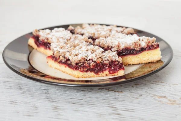 Ev yapımı tatlı kiraz kek