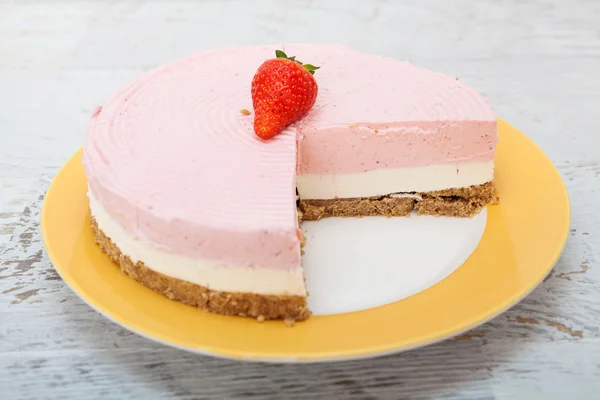 Délicieux gâteau aux biscuits aux fraises — Photo