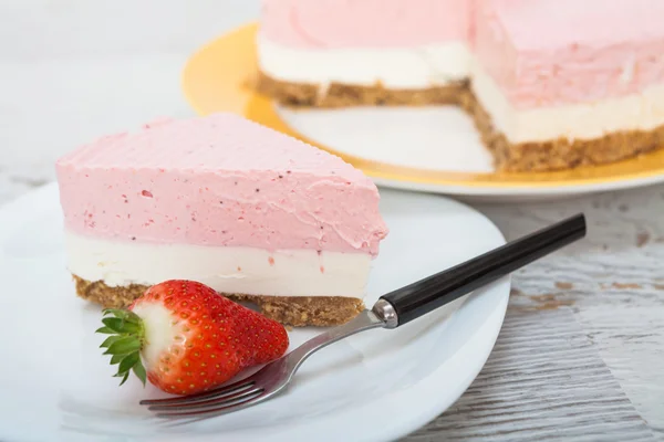 Délicieux gâteau aux biscuits aux fraises — Photo