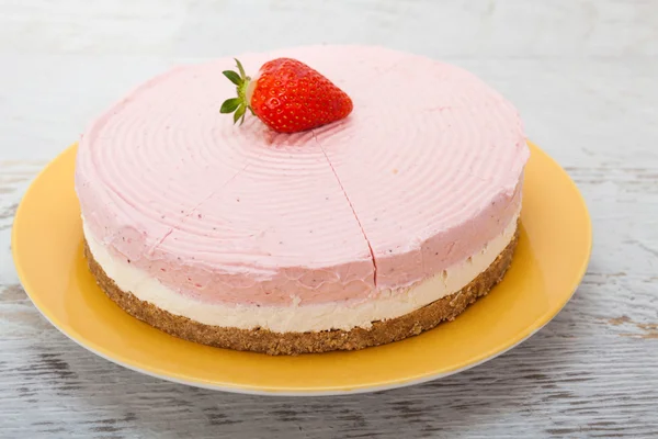 Délicieux gâteau aux biscuits aux fraises — Photo