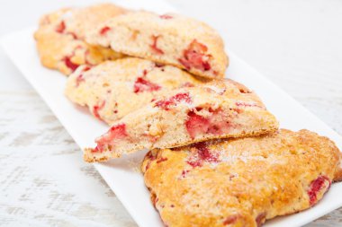 taze çilek ile ev yapımı pasta