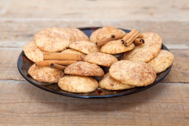Snickerdoodle çerezleri cinnamo ile