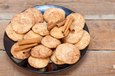 Snickerdoodle çerezleri tarçın ile