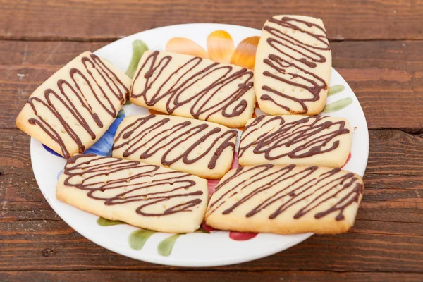 Biscuits au beurre sucré avec garniture au chocolat — Photo