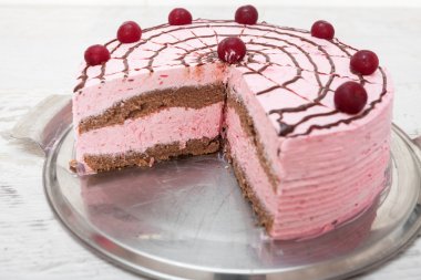 Ev yapımı tatlı kiraz kek