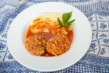 Domates soslu köfte.