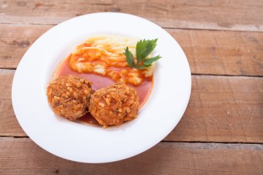 Domates soslu köfte.