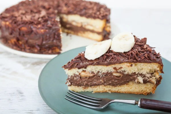 Bolo de chocolate com banana fresca — Fotografia de Stock