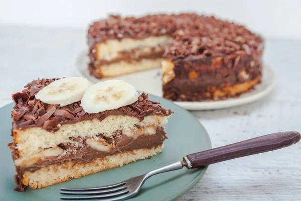 Bolo de chocolate com banana fresca — Fotografia de Stock