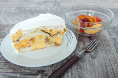 Tatlı krem nektarin kek