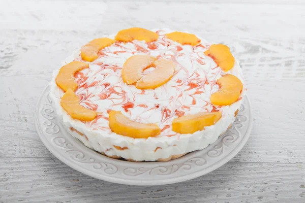 Персиковый и йогуртовый торт — стоковое фото