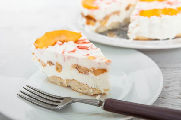 Gâteau aux pêches et yaourts — Photo