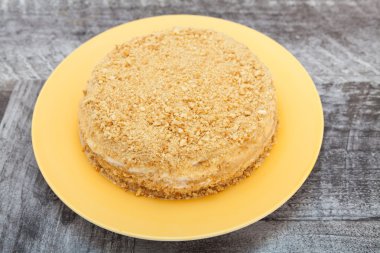 Reçel ile sarı yoğurt kek