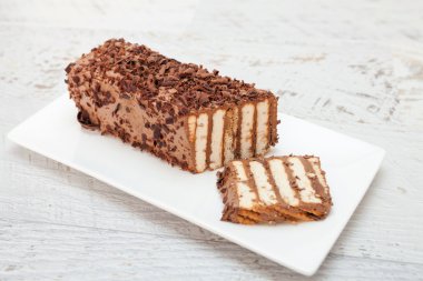 Çikolata ve bisküvi pasta dilimi