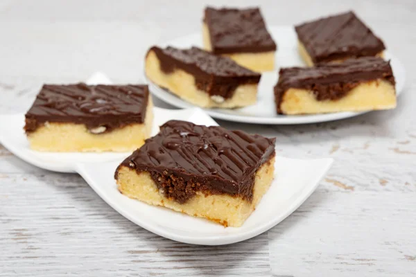 Choklad Vanilj Limpa Marmor Tårta Med Choklad Glasyr — Stockfoto