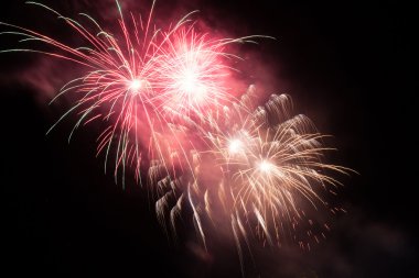 Kırmızı ve sarı havai fişek