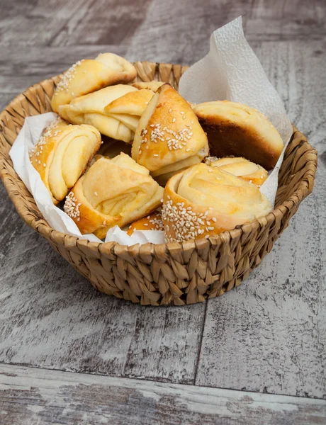 Pequenos lanches com bico fresco — Fotografia de Stock