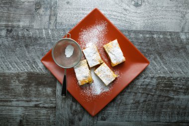 Ev yapımı elmalı turta.