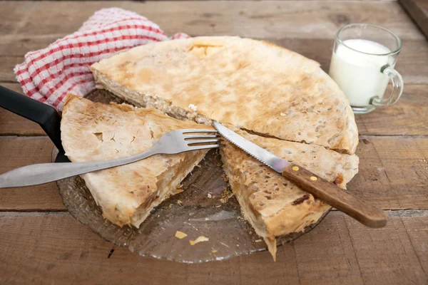 Homemade cheese, and apple pie with yogurt — Stock Photo, Image