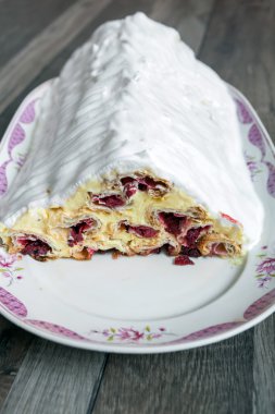 Ev yapımı kiraz kek