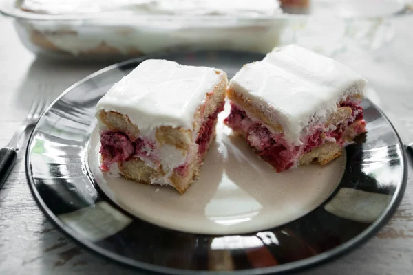 Gâteau aux fraises fait maison — Photo