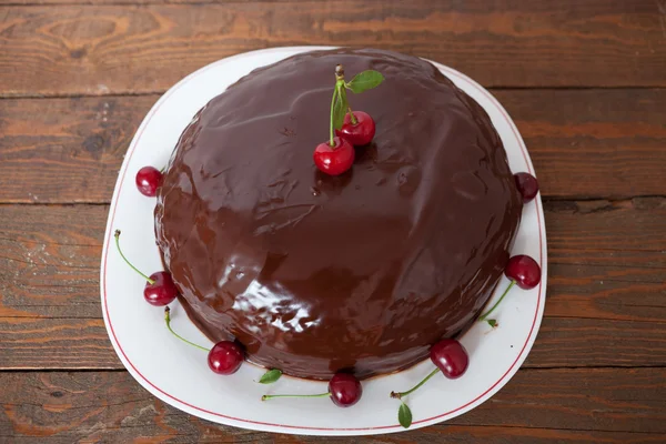 Gâteau au chocolat et cerise — Photo