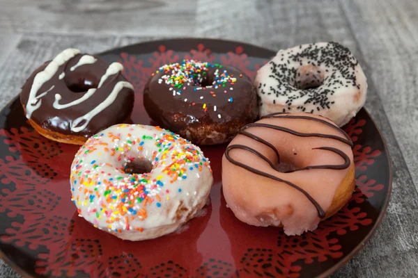 Сладкие пончики — стоковое фото
