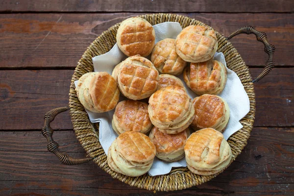 Gele kleine brood gevuld — Stockfoto