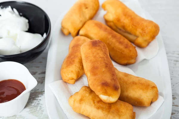 Домашні Panzerotti і йогурти — стокове фото