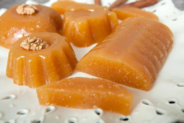 Zelfgemaakte kweepeer gelatine Dessert — Stockfoto