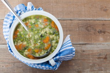 Ev yapımı sebze çorbası