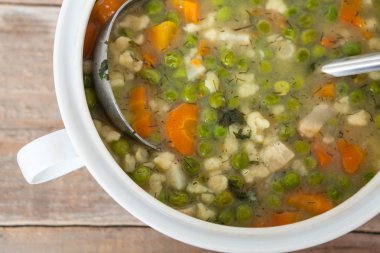 Ev yapımı sebze çorbası