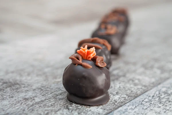 Malé kulaté čokoládové lanýže — Stock fotografie