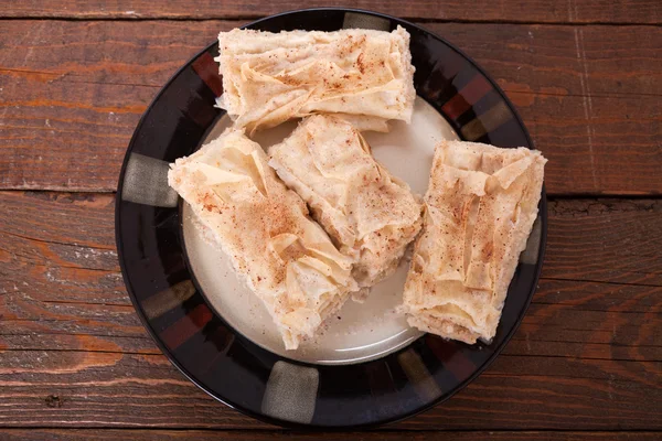 Homemade semolina and cinnamon cake — Stock Photo, Image