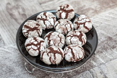 Ev yapımı tatlı çikolatalı kek 