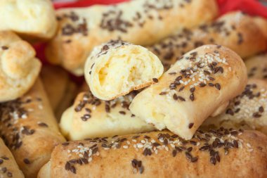 Jambon ve peynir ile doldurulmuş küçük ekmek