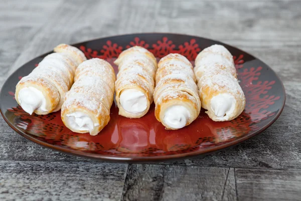 Golden pastries filled with french vanilla cream — Stock Photo, Image