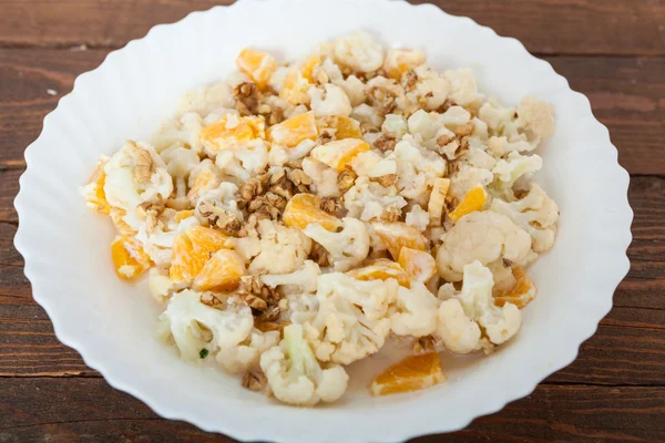 Ensalada de coliflor y naranja —  Fotos de Stock